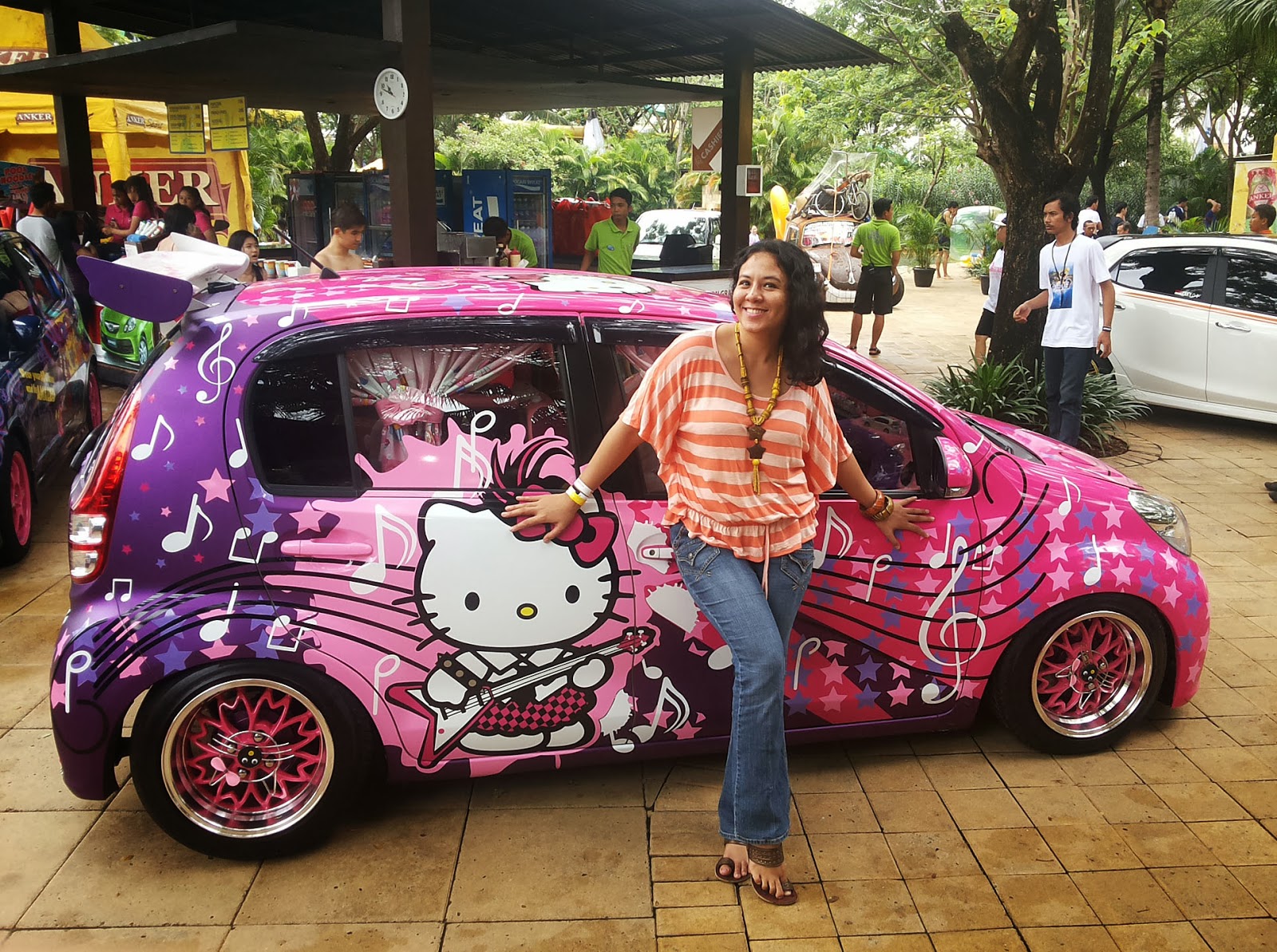 Mobil Hello Kitty With Nice Girl MOTORBLITZ