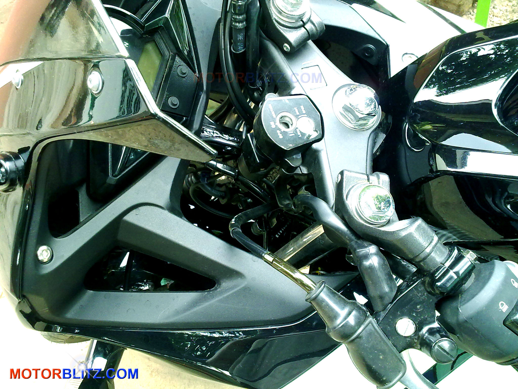 Photo Gallery New Honda CBR150R Speedy Black Version Dual Keen Eyes