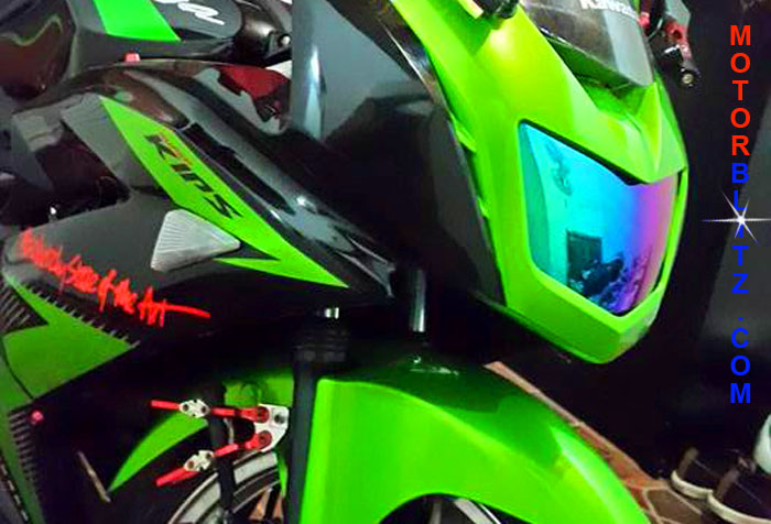 Mika atau kaca pelangi lampu depan Ninja 150 R.  MOTORBLITZ